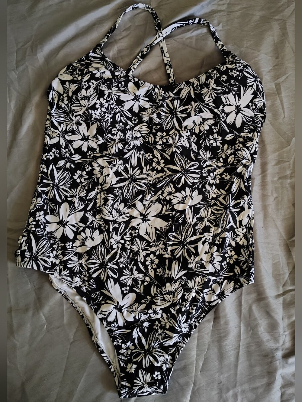 Aqua Couture 3 XL Black & White Hawaiian Flower Curvy Bathing Swim Suit NWT
